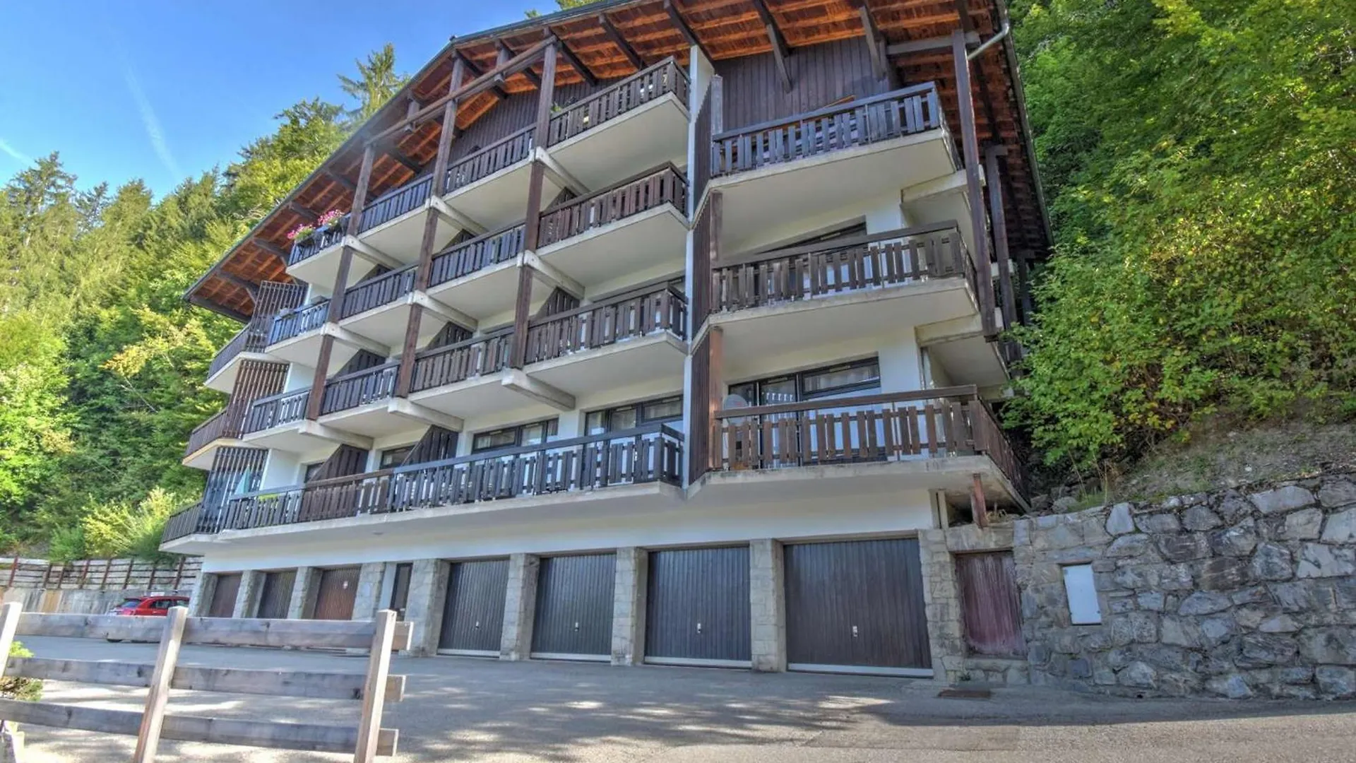 Charmant 2 Pieces Avec Piscine Et Parking, Proche Des Pistes A Morzine - Fr-1-524-75